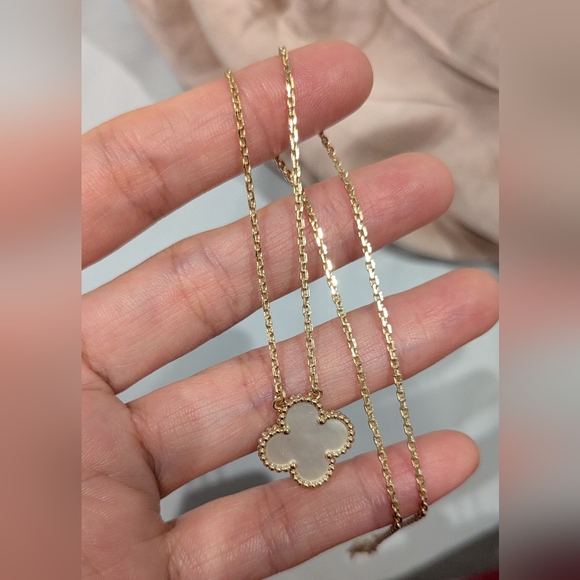 Clover Mother Of pearl Necklace V-gold - Picture 8 of 8